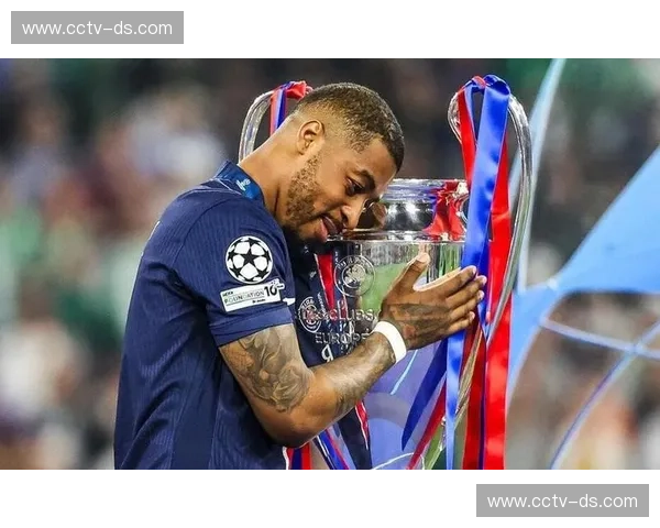 朗斯客场五球横扫巴黎FC 成功反超巴黎圣日耳曼登顶积分榜